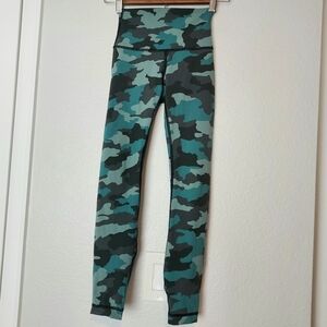 Lululemon Wunder Under High-Rise Tight 25" Camo Tidewater Teal Size 0 Seam Hole